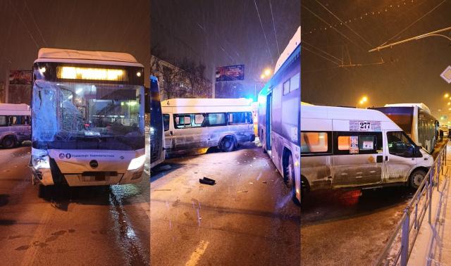 Прокуратура проверяет обстоятельства крупной аварии с тремя автобусами в Уфе