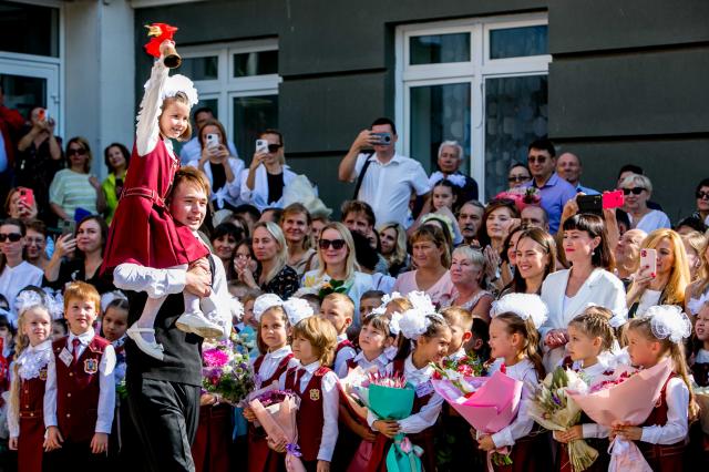 «Дважды два — четыре»: фоторепортаж с торжественной линейки в уфимской гимназии