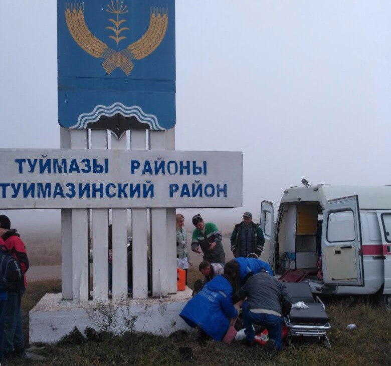 В Башкирии водитель без прав въехал в группу школьников