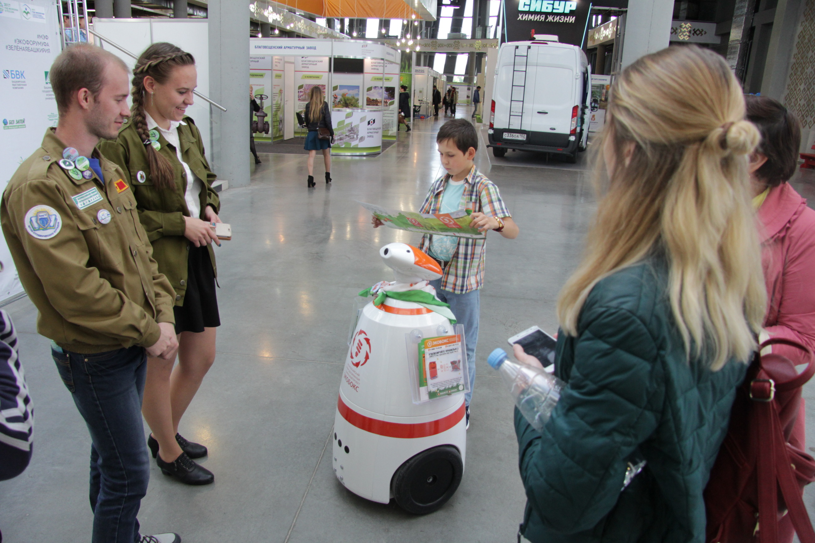 Робот-уборщик и водоросли-мутанты: в Уфе прошла самая зеленая выставка года
