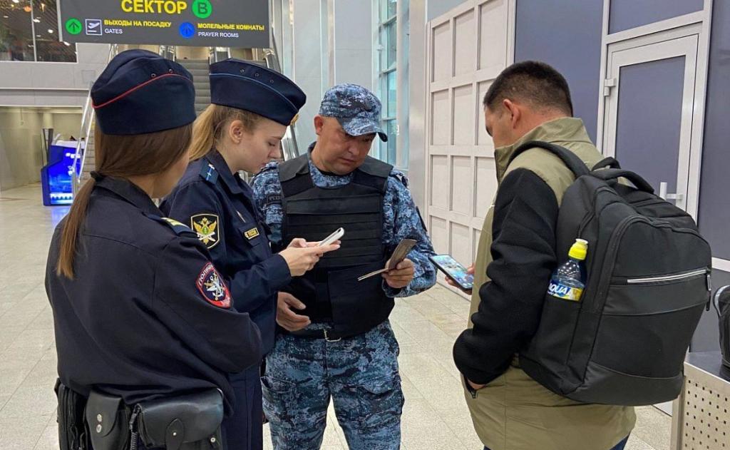 Пассажиров в аэропорту Уфа начали массово проверять на неоплаченные долги
