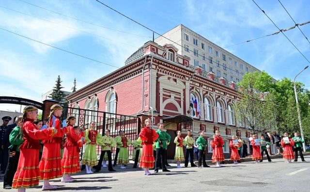 В Уфе открылся литературный сквер «Уфимские липы»