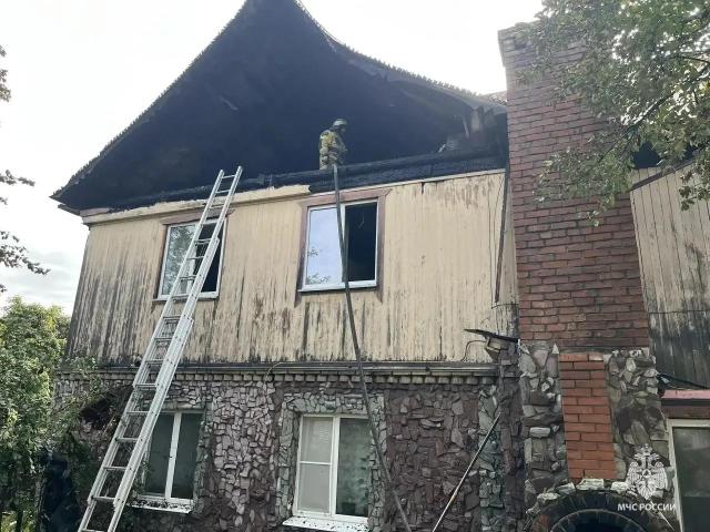 Две многодетные семьи в Уфе спаслись из горящего дома благодаря соседу