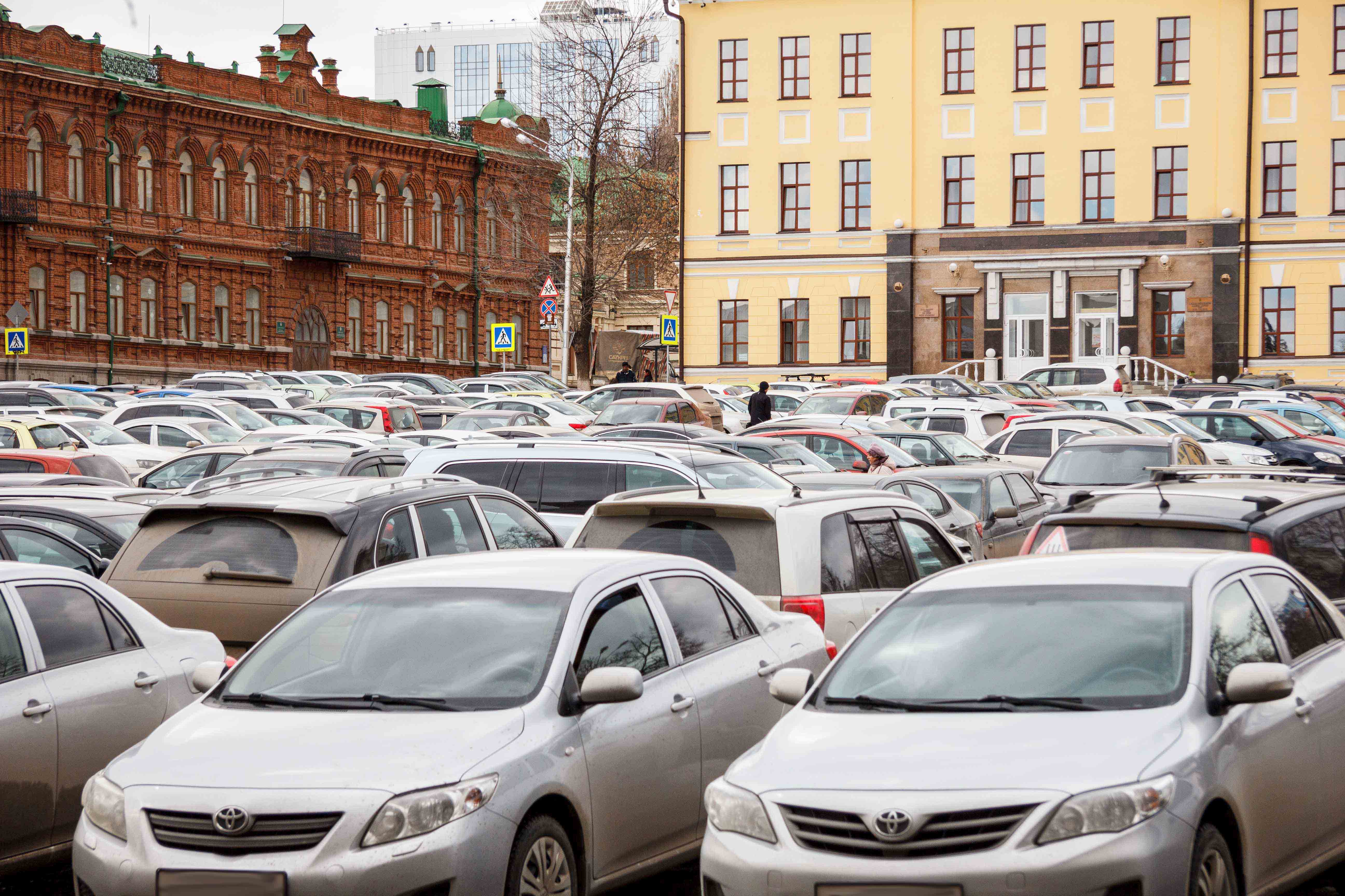 За четыре дня автовладельцы Башкирии выплатили полтора миллиона рублей штрафов за парковку на газонах