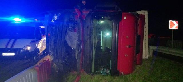  На пересечении двух федеральных трасс в Башкирии опрокинулась фура 