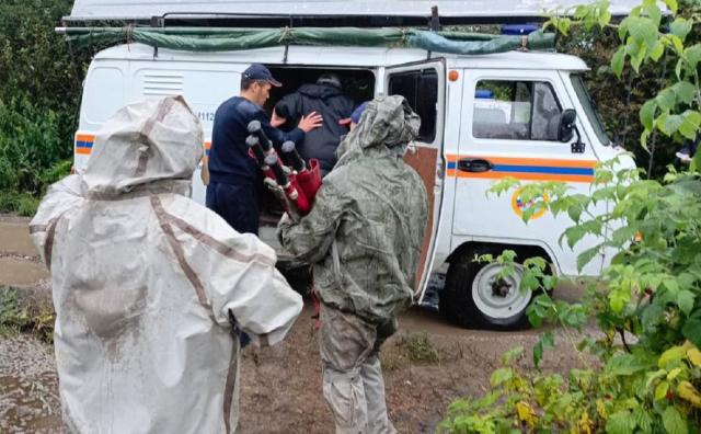 В Сибае спасатели эвакуировали пенсионера с затопленного садового участка
