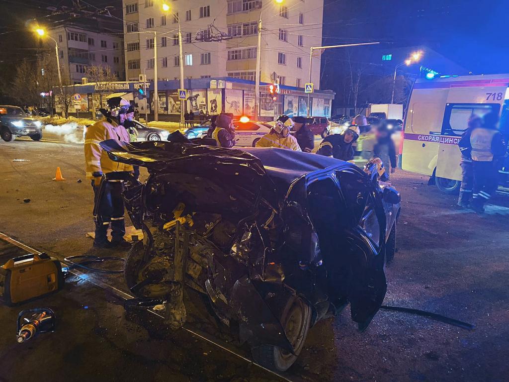 В Уфе в ночной аварии пострадали пять человек
