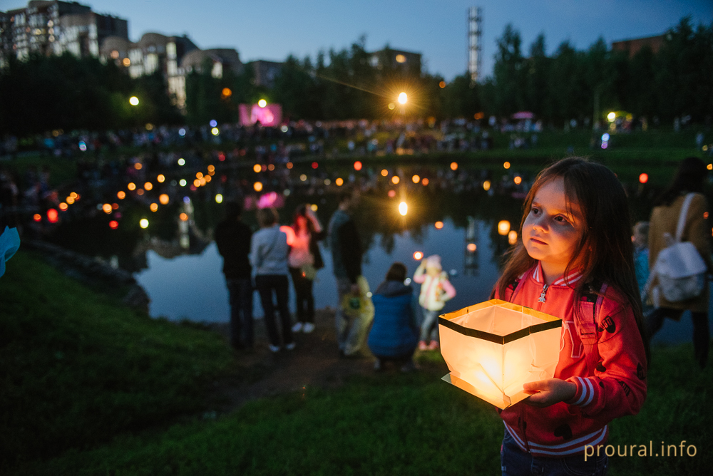 Волшебная Уфа: завораживающий фоторепортаж с Фестиваля водных фонариков