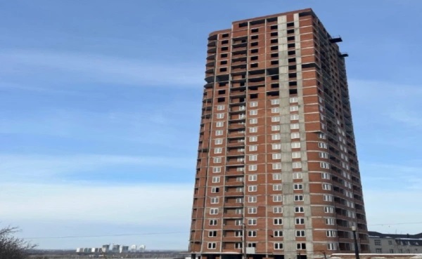 Недостроенную высотку в ЖК «Риверсайд» в Уфе продают за ₽678 млн