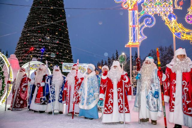 В Уфе открыли центральную городскую елку — фоторепортаж