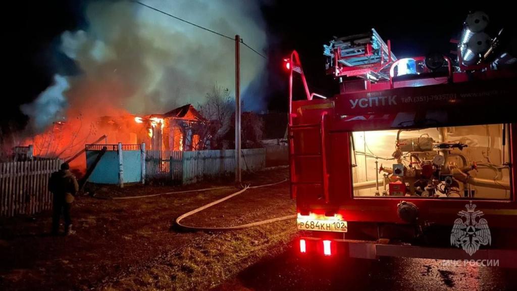 Житель Башкирии отравился угарным газом при пожаре в частном доме