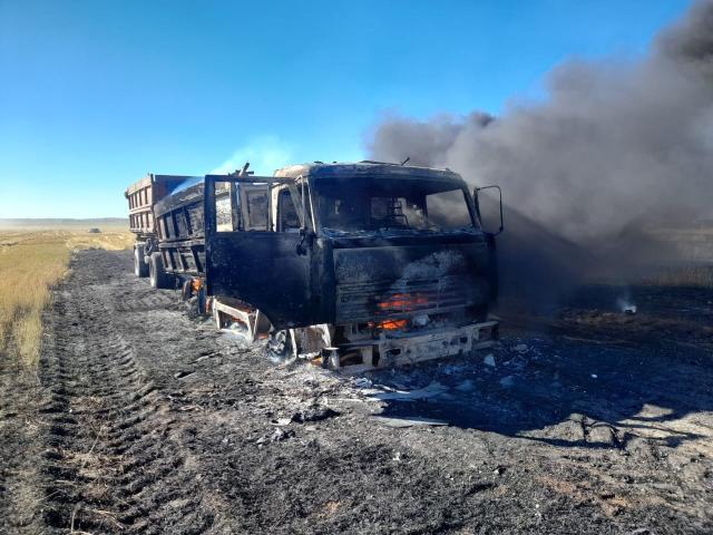 В Башкирии сгорели КамАЗ и два гектара поля