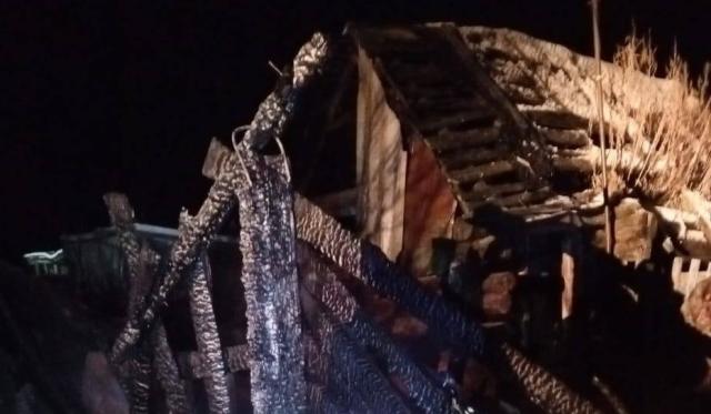 В Башкирии тело 26-летнего парня нашли при тушении пожара в сарае В Башкирии тело 26-летнего парня нашли при тушении пожара в сарае