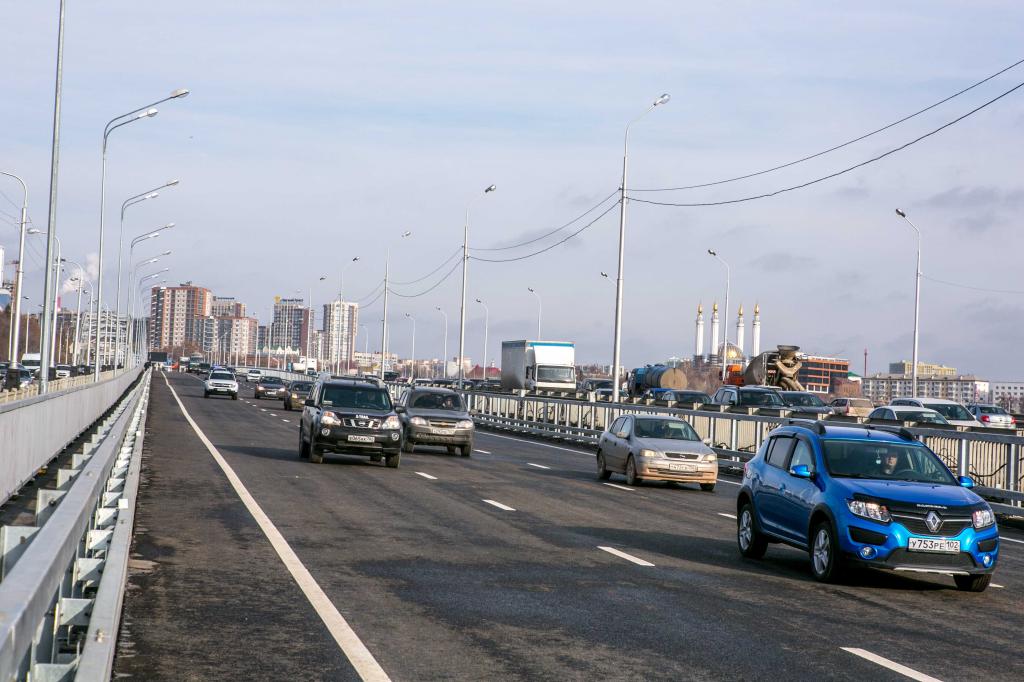 Фоторепортаж с открытия в Уфе моста-вставки за 3,4 миллиарда рублей