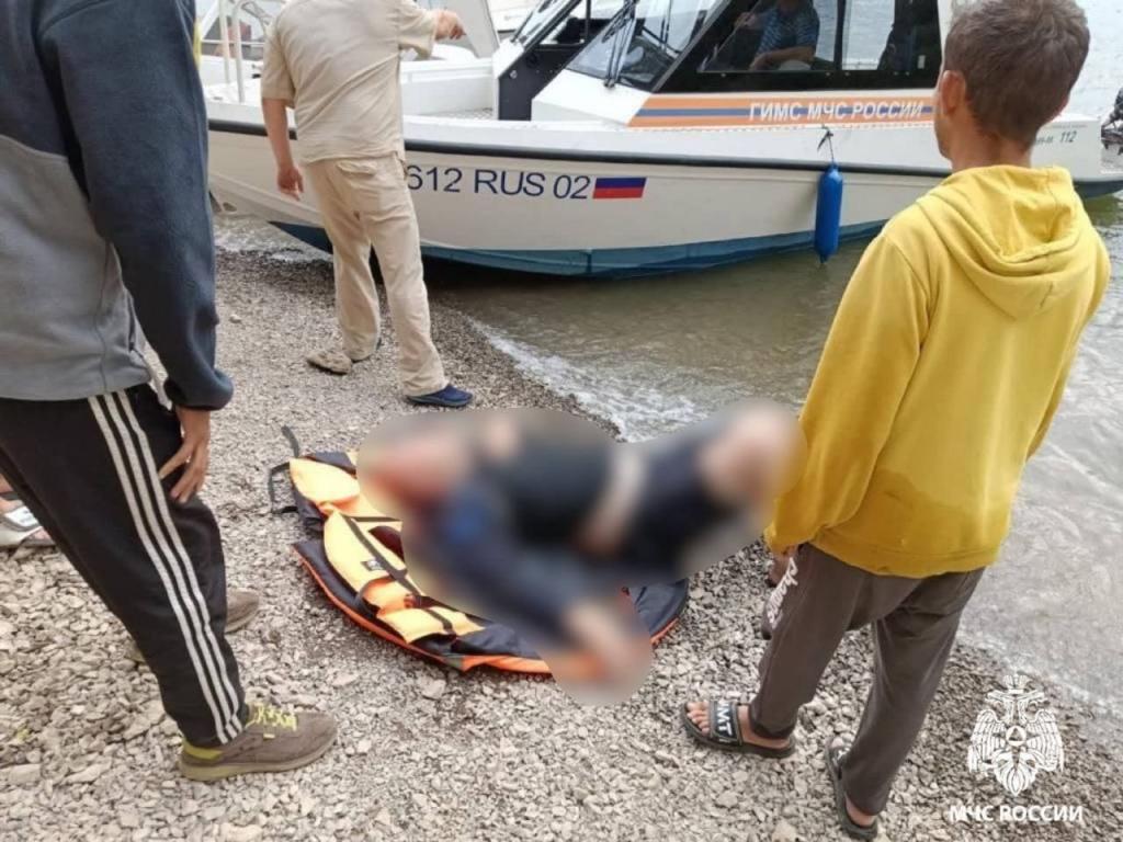 Пьяный житель Башкирии едва не погиб после столкновения лодки и катера 