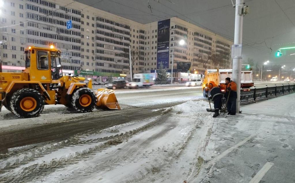 Из-за снегопада городские службы Уфы перевели на круглосуточную работу