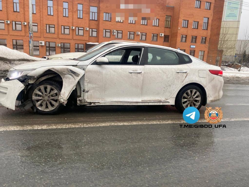 В Уфе Kia влетела в BMW при развороте