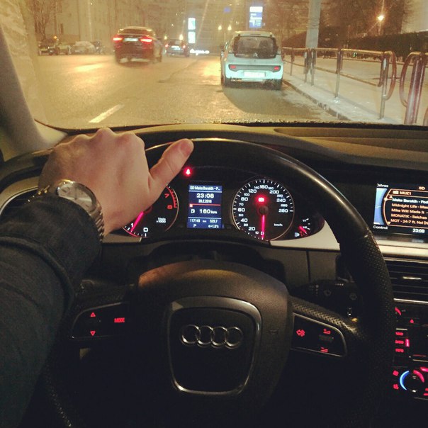 В Уфе должник за рулем Audi наехал на пристава