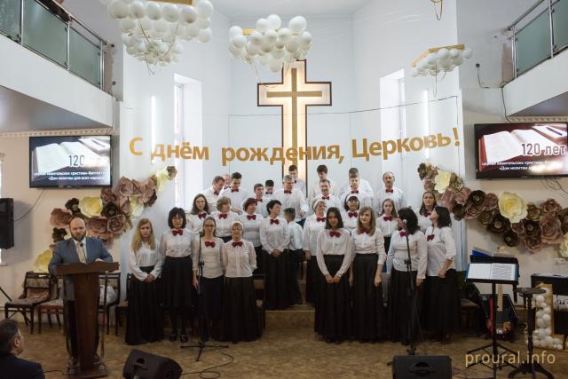 Хор, гимны и Иисус Христос: церковь баптистов в Уфе отпраздновала 120-летний юбилей