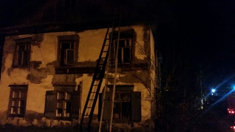 В Уфе при пожаре в двухэтажном доме погиб пенсионер