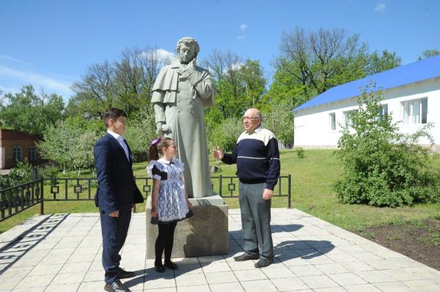 Радий Хабиров рассказал, как школьный учитель создал музей, в котором 40 тысяч экспонатов