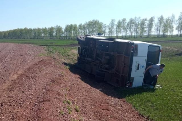 В Башкирии опрокинулся автобус с пассажирами