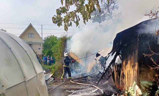 В пожаре под Уфой погибли две женщины
