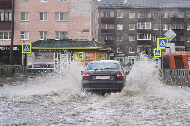 В городе Башкирии дождем затопило улицы