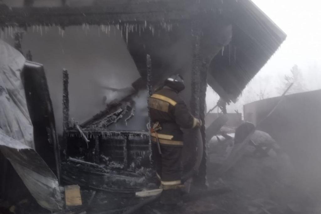 В Башкирии при пожаре пострадали два человека