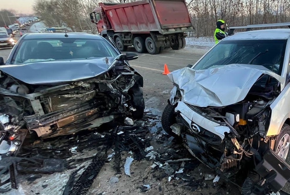 20-летняя водительница из Уфы попала в больницу, столкнувшись со встречным автомобилем