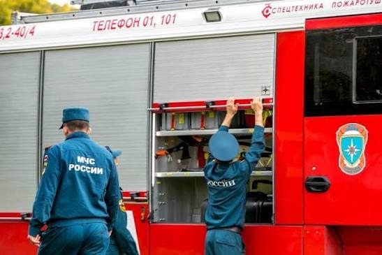 В промзоне Уфы начался пожар после падения обломков БПЛА В промзоне Уфы начался пожар после падения обломков БПЛА
