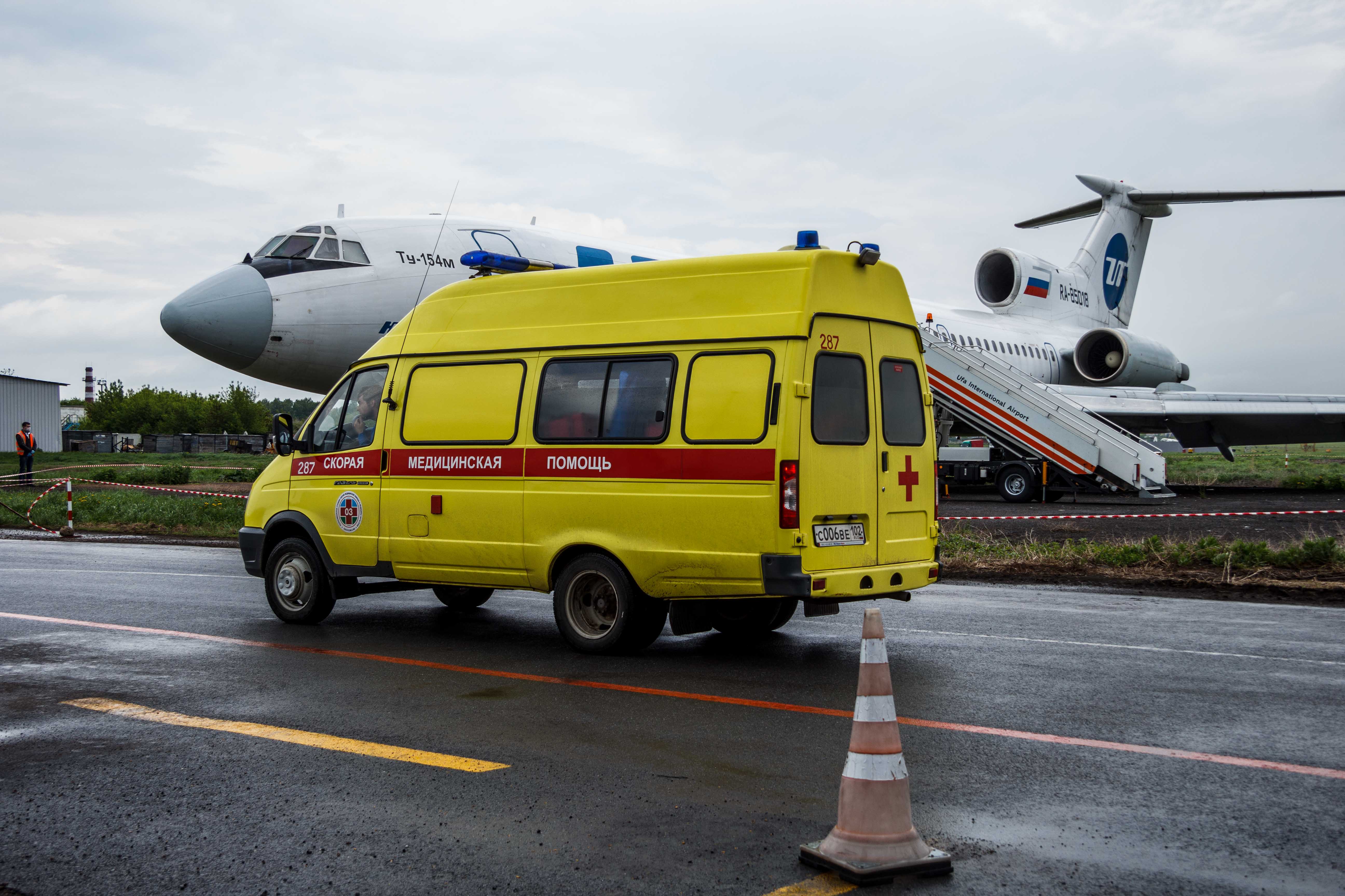 Фоторепортаж: В Уфимском аэропорту обнаружили вирус Эбола