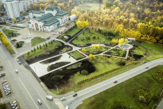 В Уфе завершаются работы по обновлению сквера Даяна Мурзина