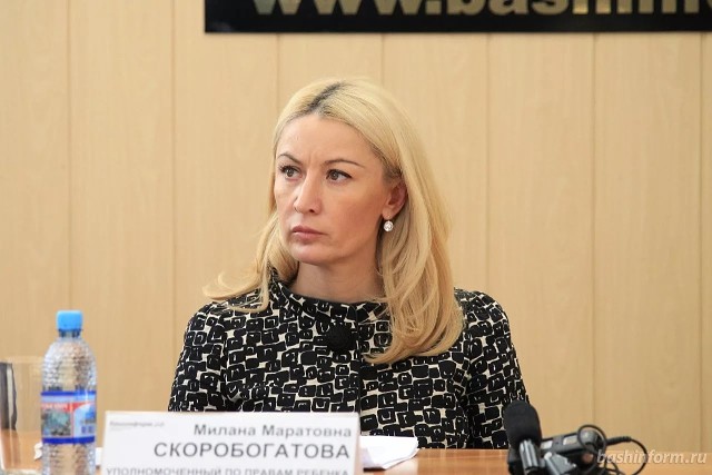 Женщина, похожая на детского омбудсмена из Башкирии, пришла на прием к губернатору с голыми ягодицами