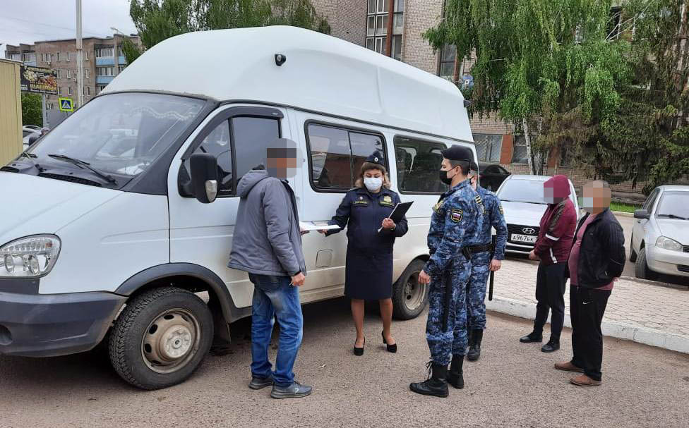 В Ишимбайском районе у мужчины из-за долгов забрали микроавтобус