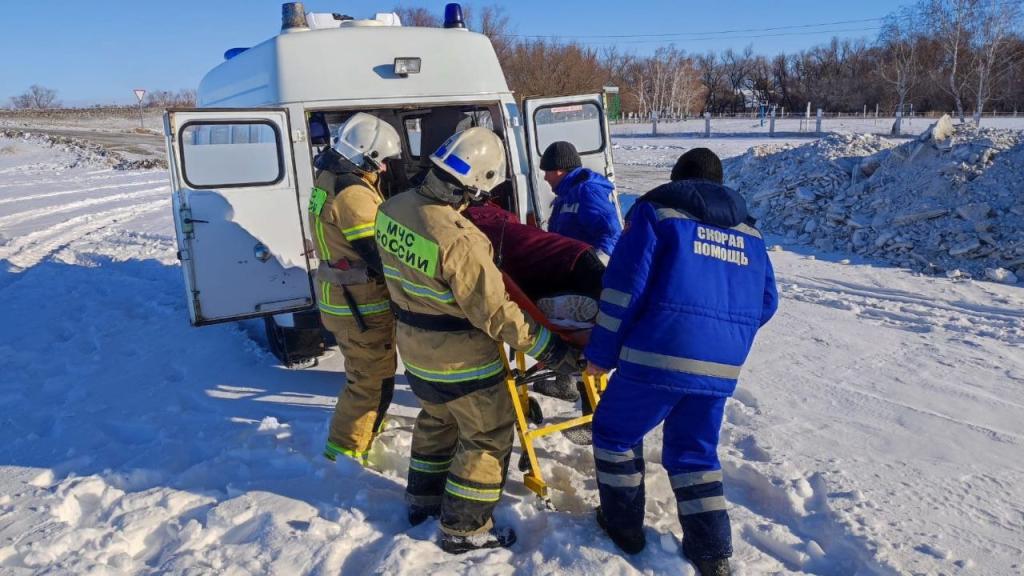 МЧС Башкирии и медики спасли мужчину с обморожением