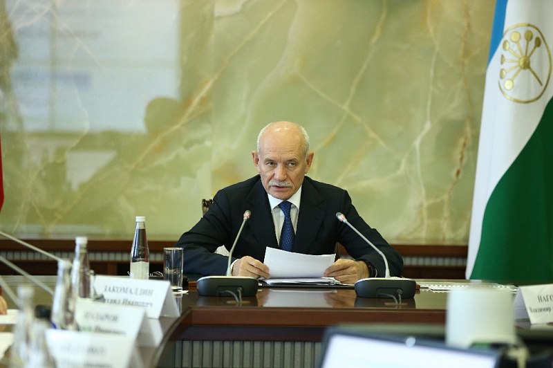 Рустэм Хамитов о нелегальном алкоголе: «Зайдите в любой магазин, там до сих пор продают «фанфурики»