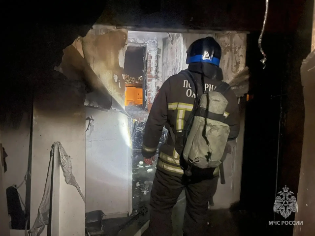 Пожарные спасли 18 человек из горящей высотки в Уфе