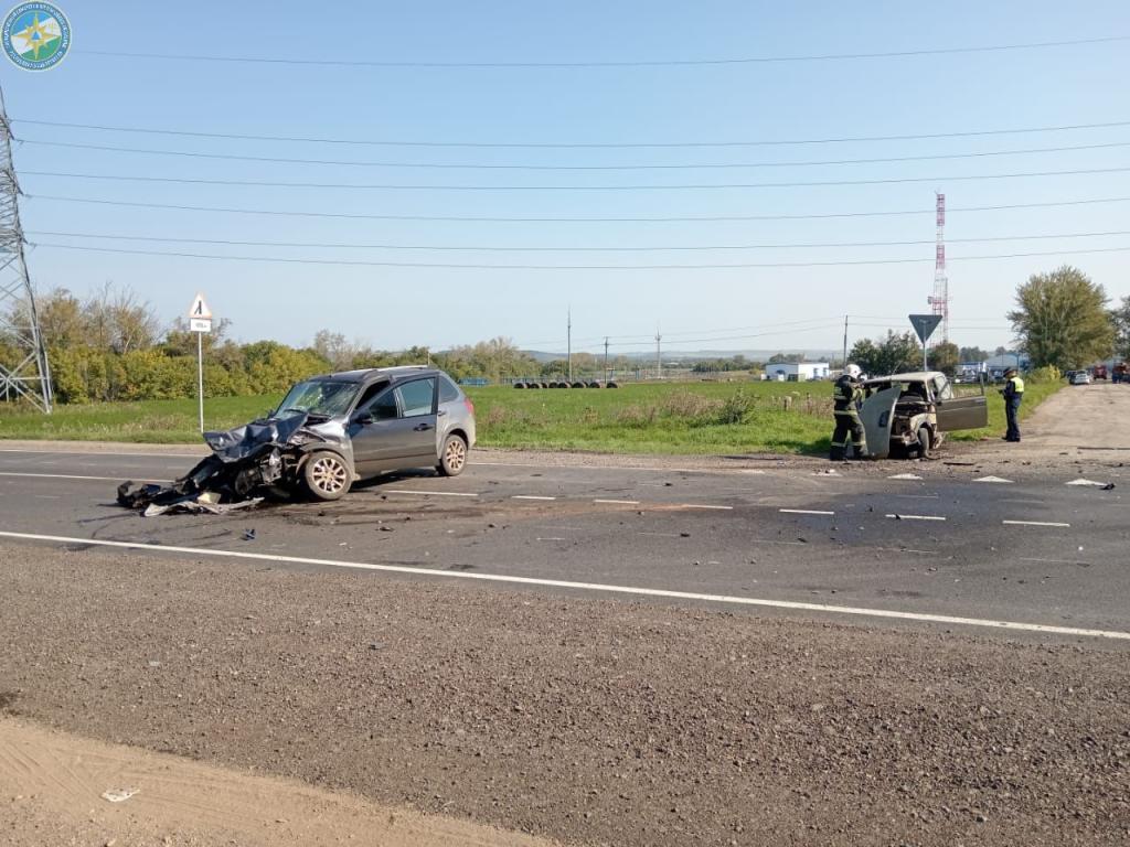 Два человека пострадали в массовой аварии в Башкирии