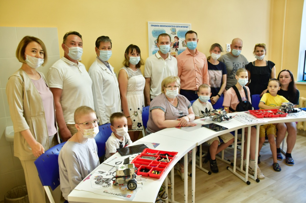 Денис Назаров и Иван Долуев в День знаний навестили учеников Госпитальной школы в Уфе