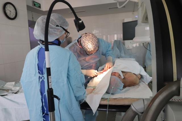 В Уфе врачи в экстренных условиях провели сложную операцию на сердце и спасли 82-летнюю бабушку