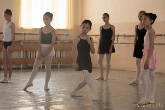 На край света за знаниями: в уфимском хореографическом колледже проводят мастер-классы для юных балерин из Японии