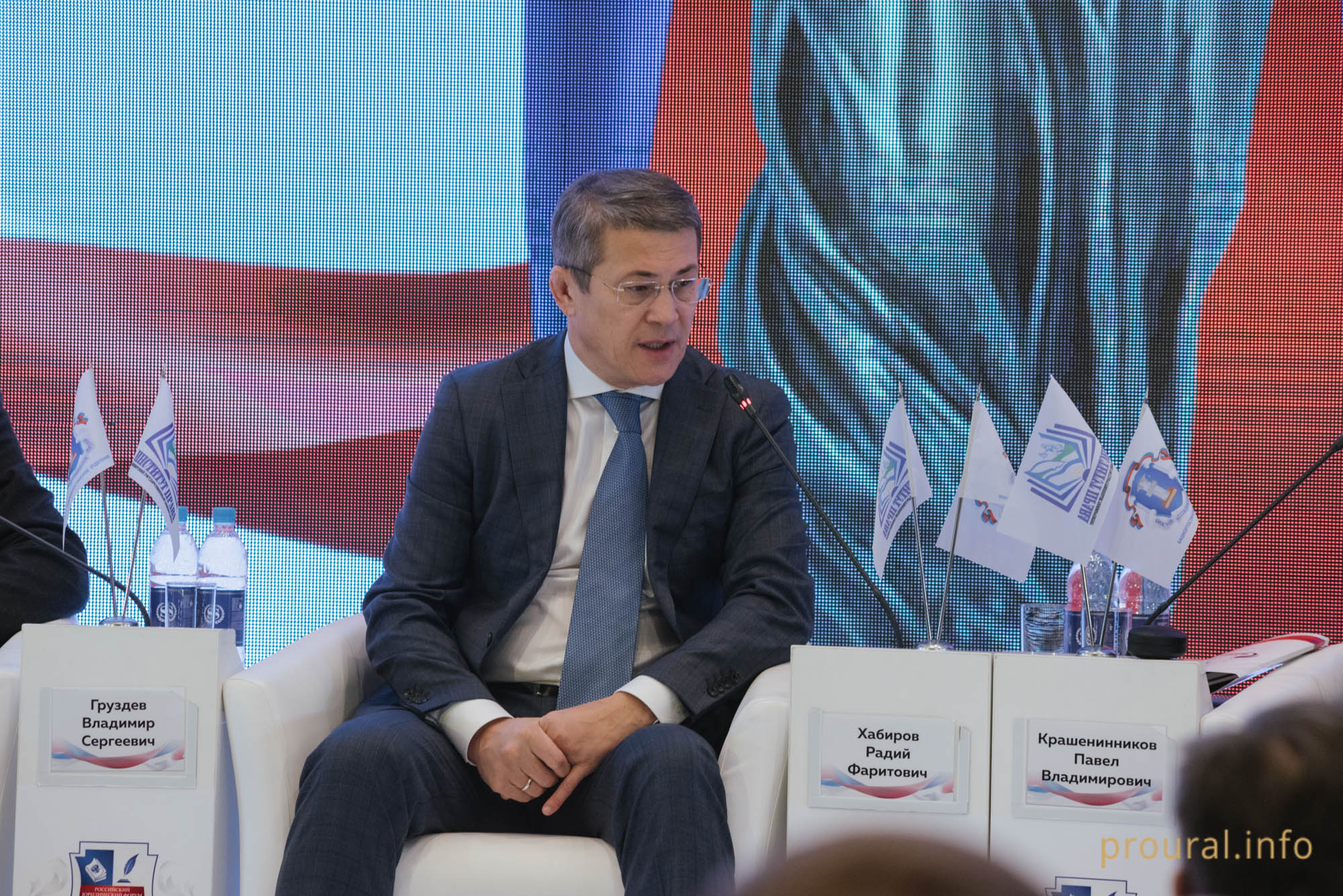 «Начинайте к лету готовиться»: Радий Хабиров поручил главам муниципалитетам разобраться с песчаными бурями