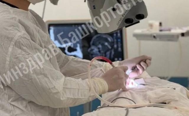 В Башкирии нейрохирурги удалили пациенту опухоль гипофиза через нос