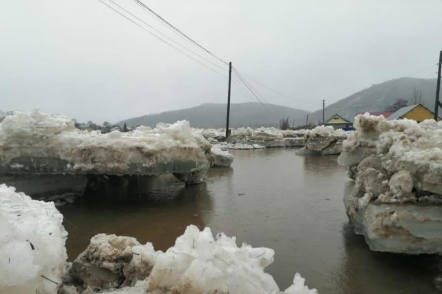 В одном из районов Башкирии затопило дома и дороги 