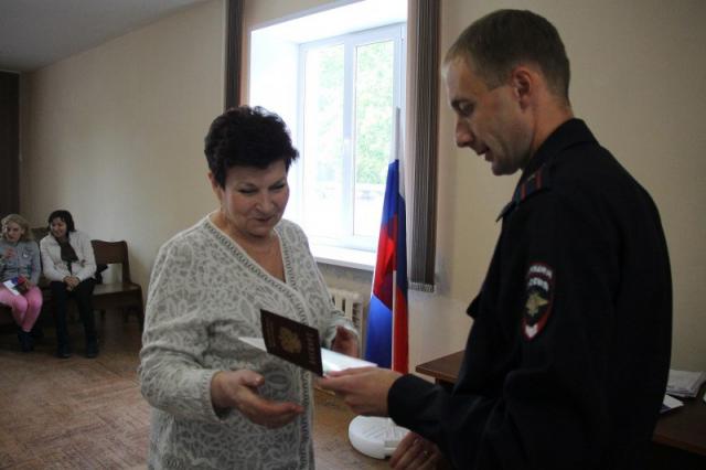 В Башкирии торжественно выдали паспорта РФ беженцам с Донбасса и Украины