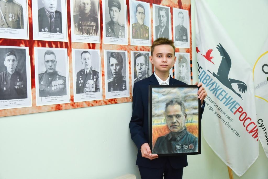 14-летний художник из Башкирии отправил на международную выставку портрет генерала Шаймуратова 