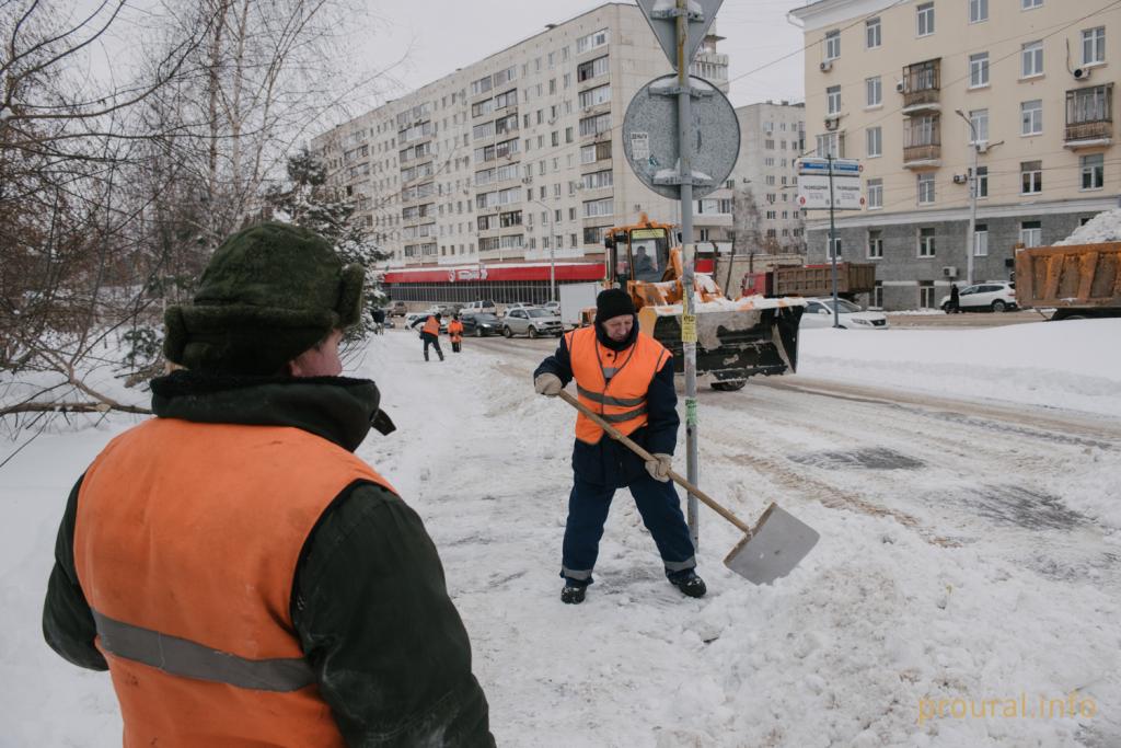 Службы уфа. Аллея Орджоникидзе Уфа зимой. Город Уфа ночью зимой. В Уфе набрали на работу больных коммунальщиков. Розовая гора Уфа зима.