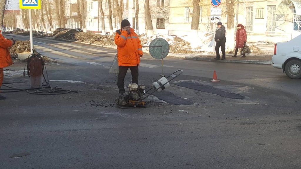 В Уфе вкатали в ямы тысячу тонн асфальта