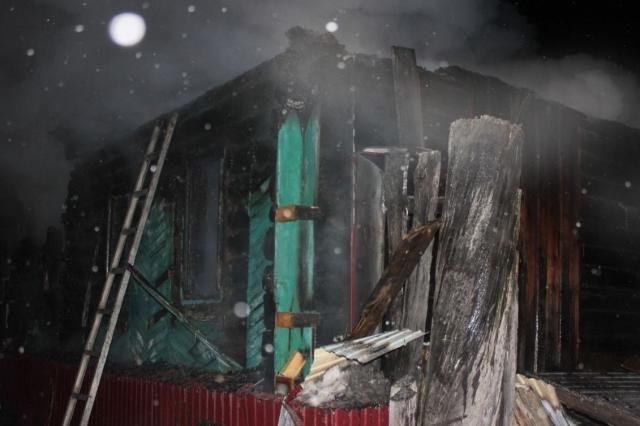 В Башкирии девочку изрезало стеклом во время пожара